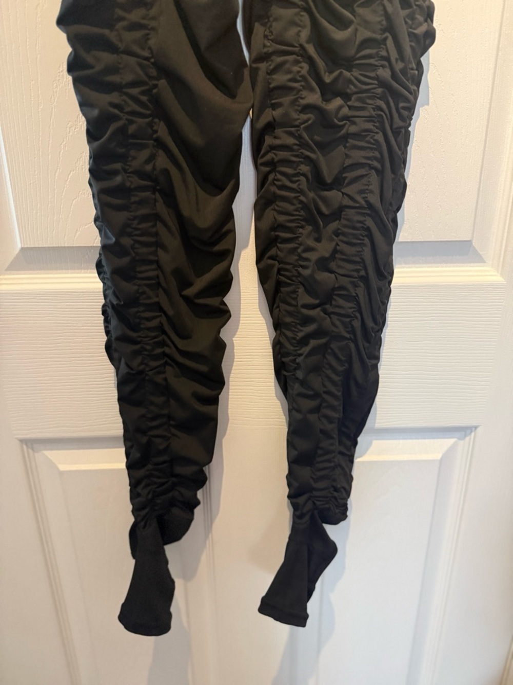 Agogie Wearable Resistance +40
Pants Black Stretchy Womens Size PM
Petite Medium - Picture 2 of 7